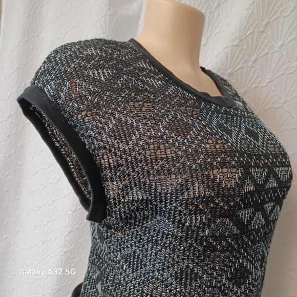 Zara Women Sz S Black and Gray Patterned Crop Top The label is missing, look at - Picture 5 of 12